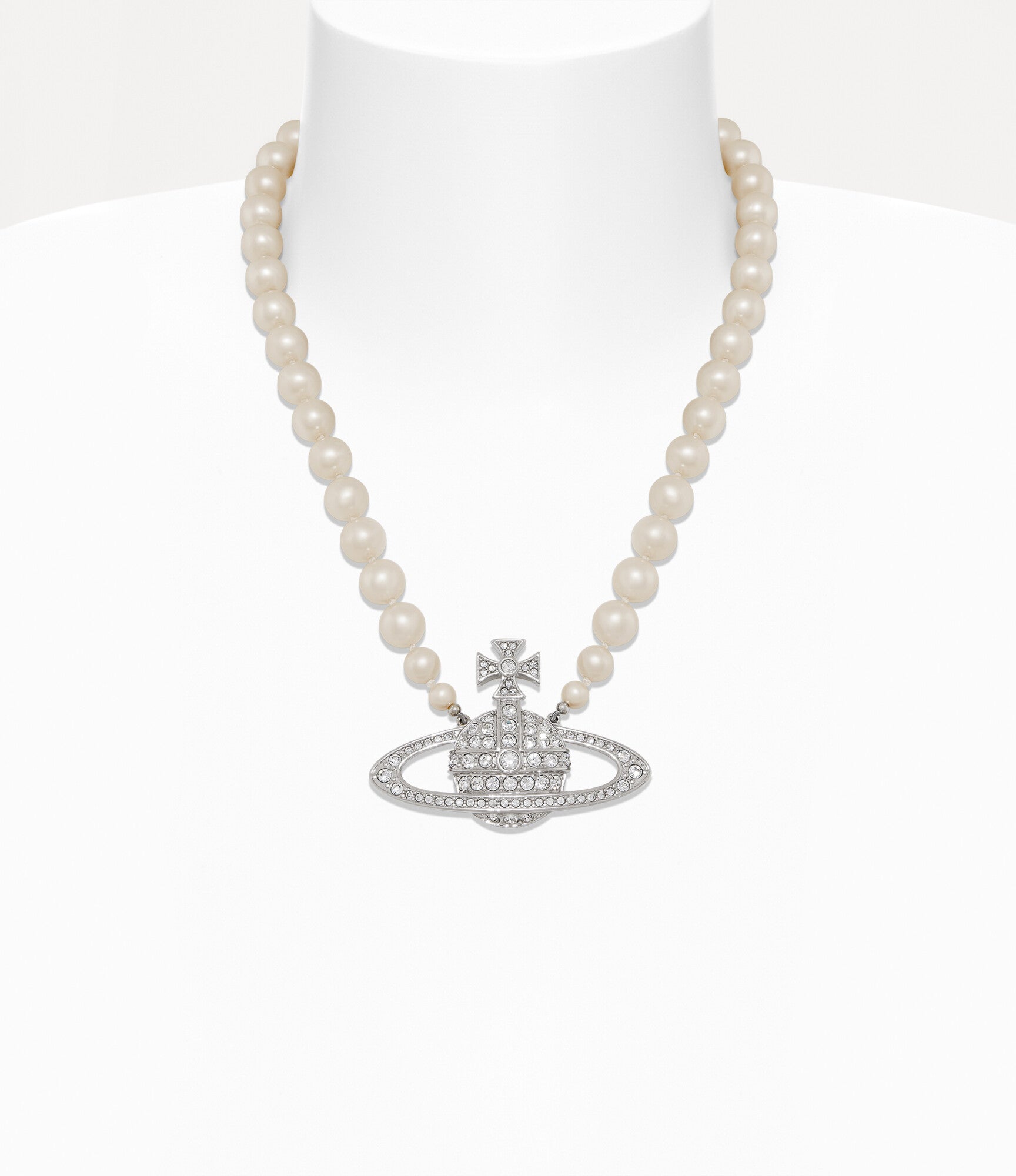 Man. Bas Relief Pearl Necklace